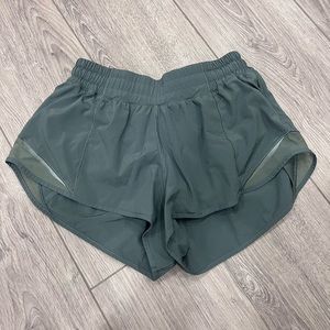 Hotty hot low-rise lined short 2.5”